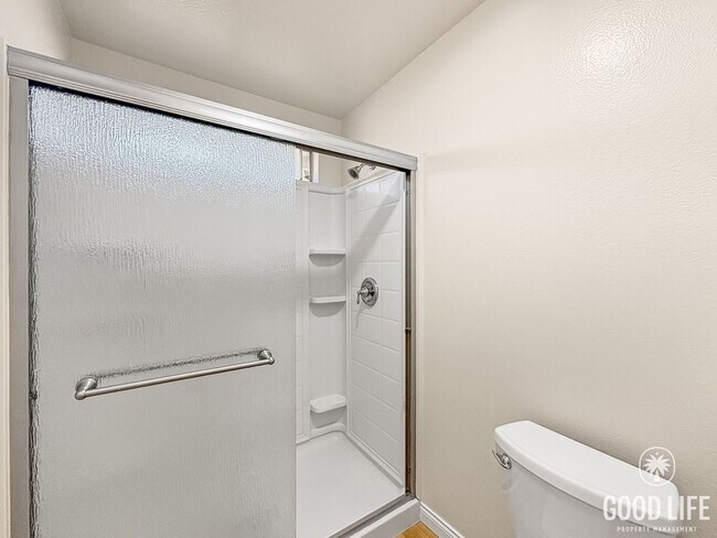 Building Photo - Bright Modern Home in Twin Oaks Golf Course