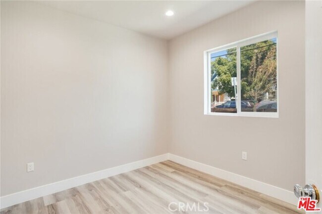 Building Photo - 1821 S New England St