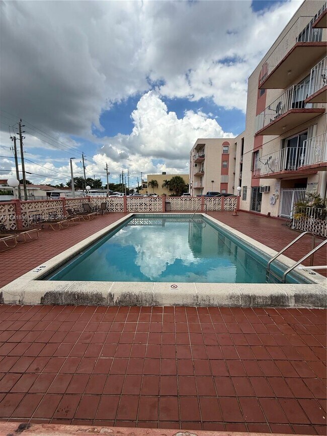 Building Photo - 6820 W Flagler St