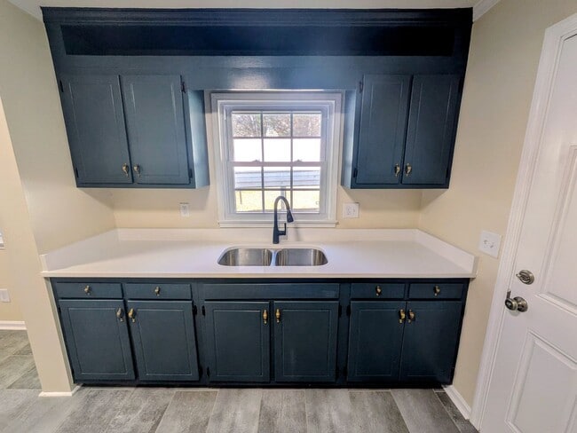 Building Photo - 1028 Gales Ave