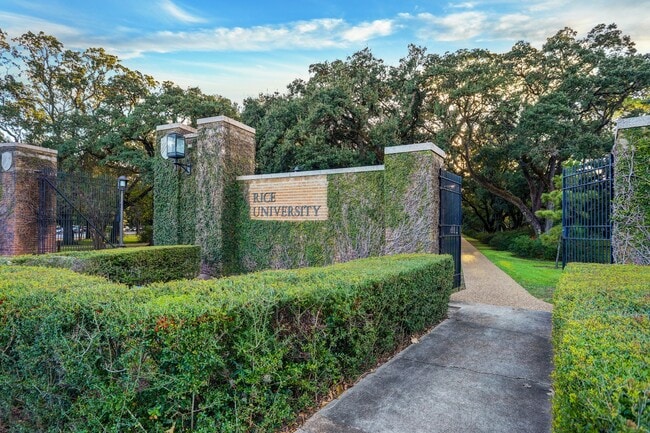 Building Photo - 2315 Swift Blvd