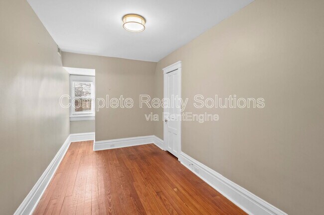 Building Photo - 2137 Russell Blvd