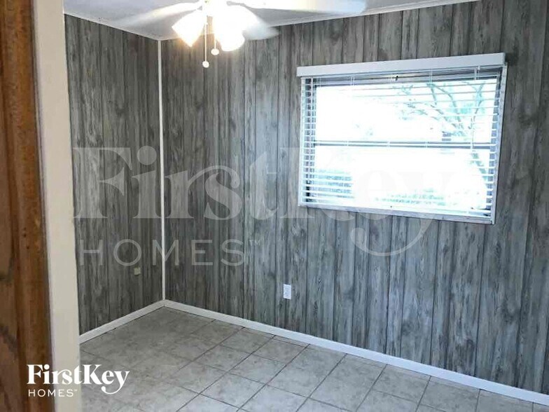 Building Photo - 2316 Colby Ln