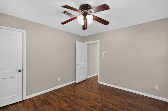 Building Photo - 5418 Grand Lake St