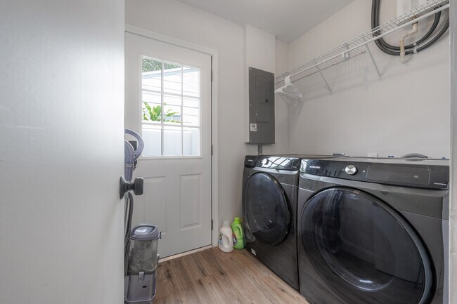 Building Photo - 2400 34th Ave N