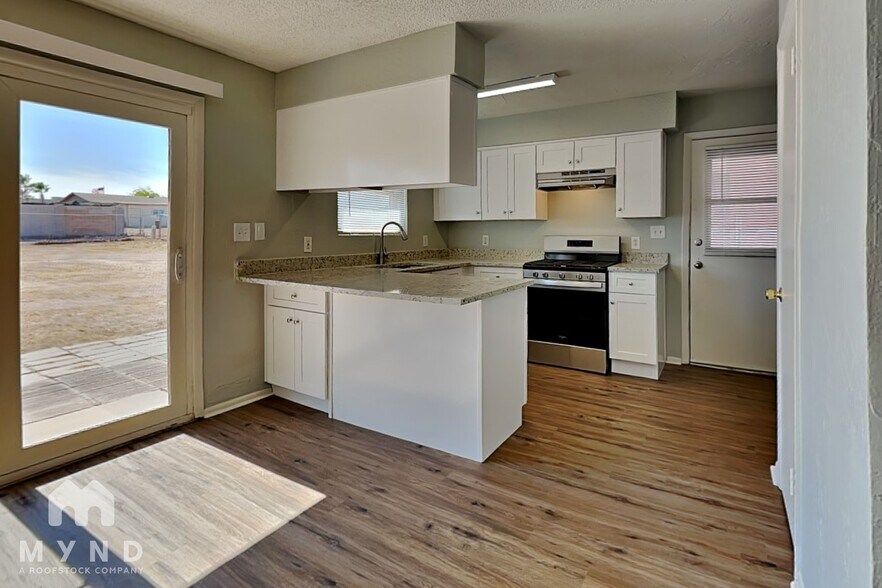 Building Photo - 10716 N Arapaho Dr