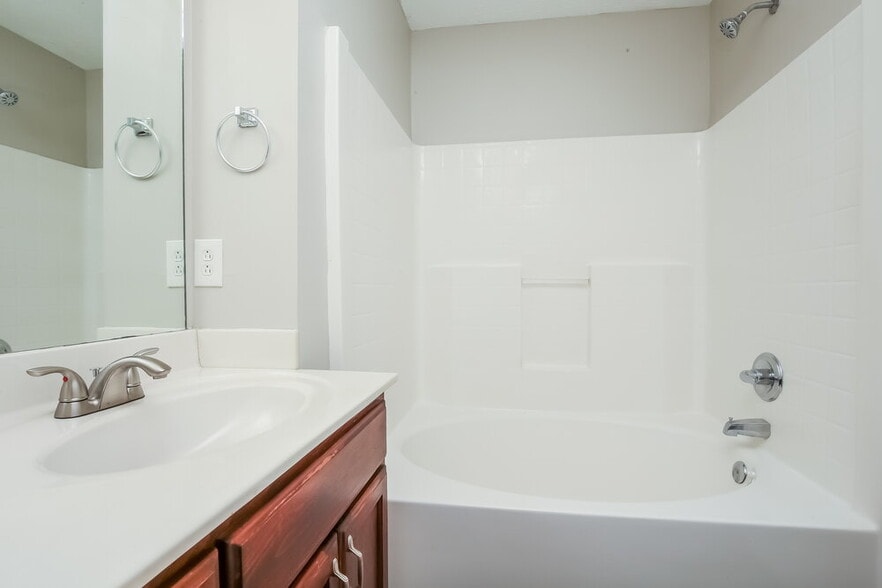 Building Photo - 2943 Hollicom Dr