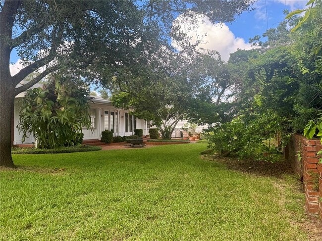 Building Photo - 912 S Himes Ave