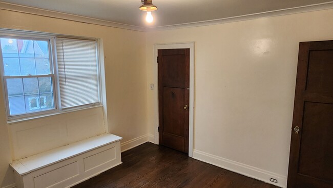 Building Photo - Four Bedroom Single Family home in Derreck...