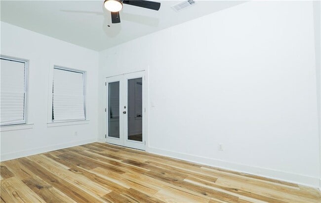 Building Photo - 3040 Valley Cir