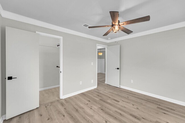 Building Photo - 266 Alexandra Dr
