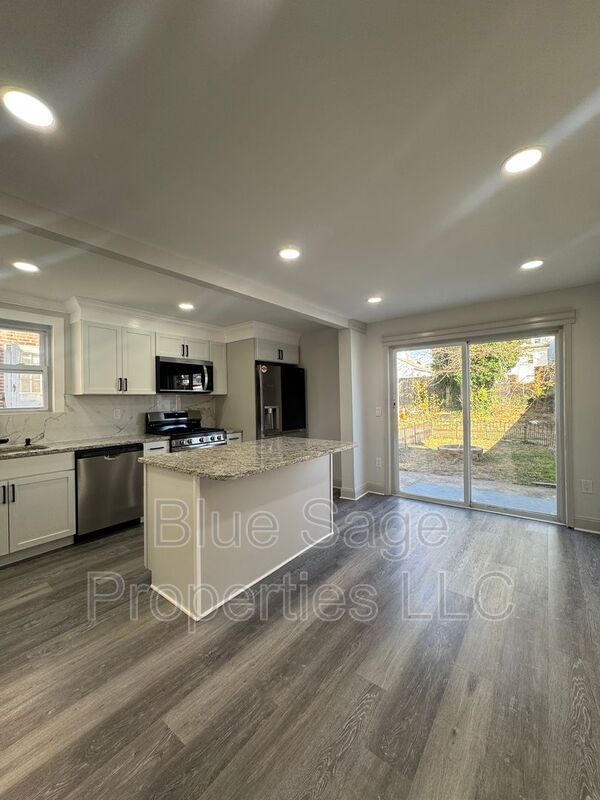 Building Photo - 1229 Wilson Dr