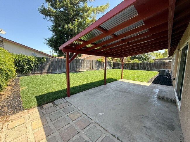 Building Photo - Newly remodeled 3 bedroom in the heart of ...