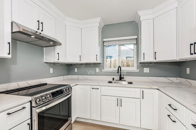 Building Photo - 45 Banchio St