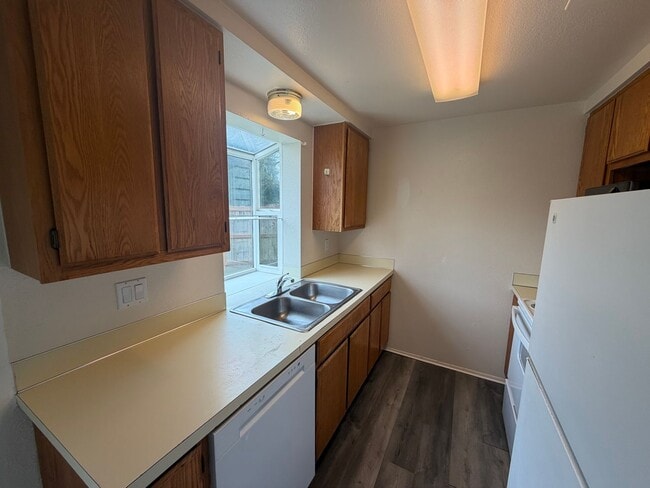 Building Photo - ***RENT SPECIAL — $1,000 OFF FIRST MONTH’S RENT*** Beautiful 3 Bedroom Home in Olympia WA - Apply...