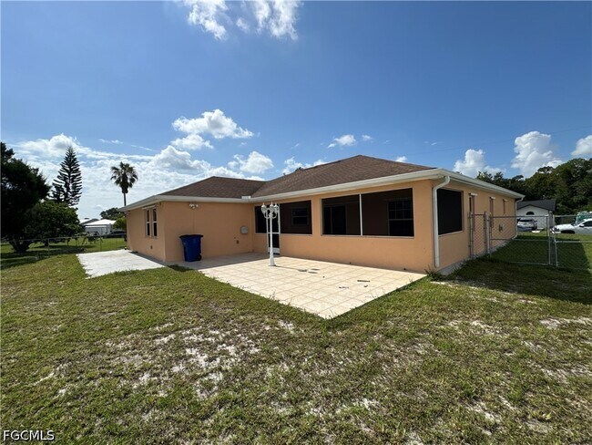 Building Photo - 4914 7th St W