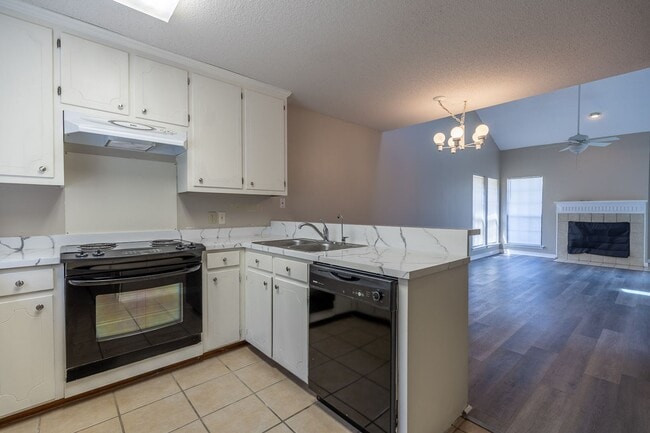 Building Photo - ONE FREE MONTH ON 13 MONTH LEASE! Welcome to this charming 3-bedroom, 2-bath condo located in the...