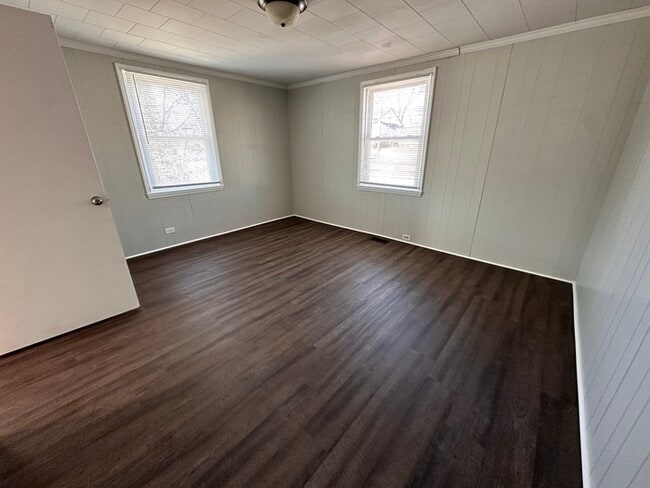 Building Photo - 402 Parker Ave