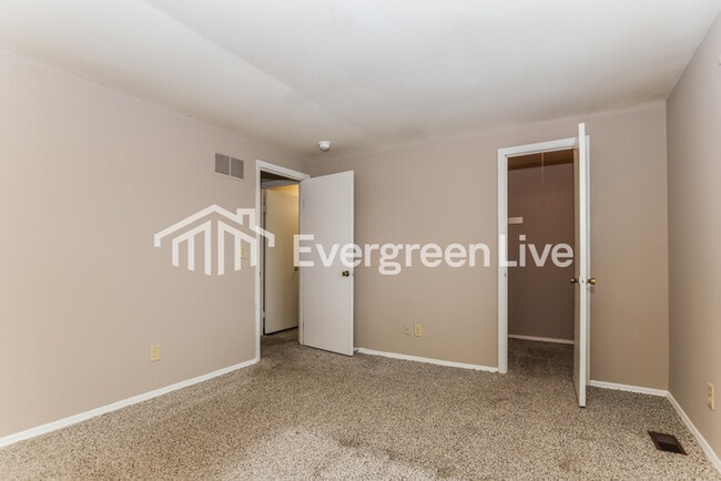 Building Photo - 7566 Mt Whitney