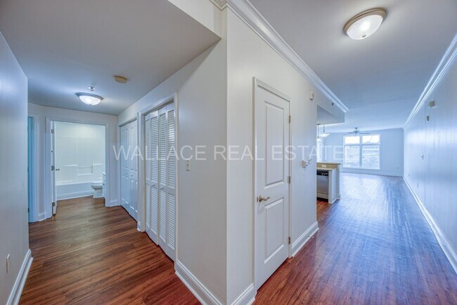 Building Photo - 3 BEDROOM CONDO IN RIVER TOWNE - A GATED LAKEFRONT COMMUNITY!!