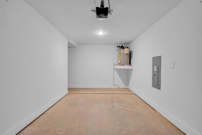 Building Photo - 1601 Mustang Dr
