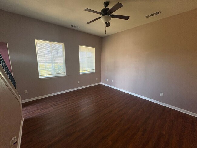 Building Photo - Brokeoffmtn19745/19747