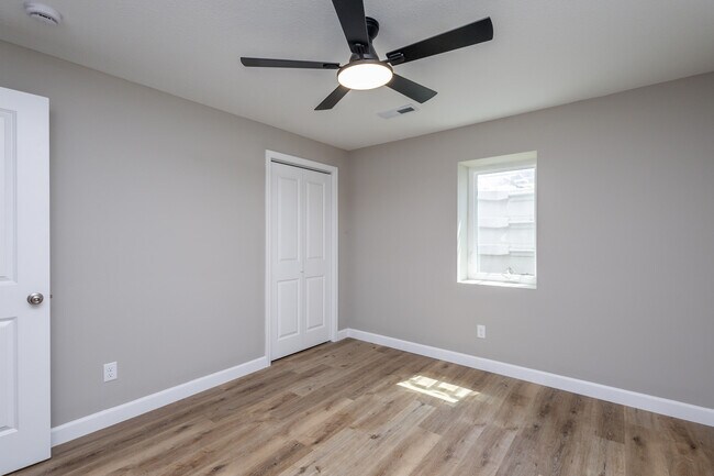 Building Photo - 25 Poplar Hill Dr