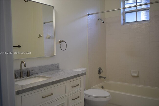 Building Photo - 991 Crestview Cir