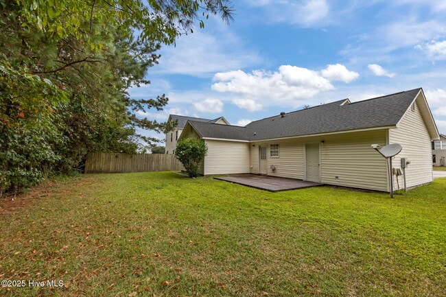 Building Photo - 105 Providence Dr