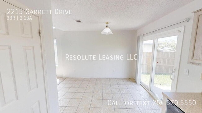Building Photo - 2215 Garrett Dr