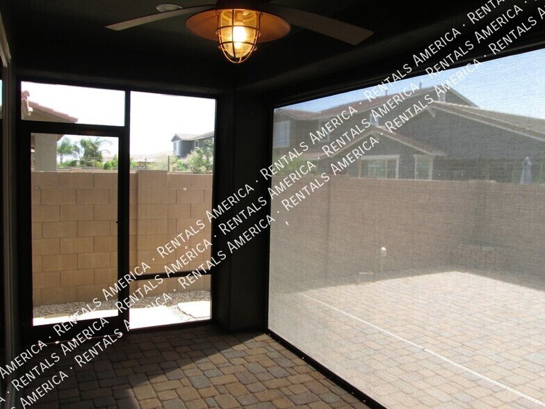 Building Photo - 4259 E Mesquite St