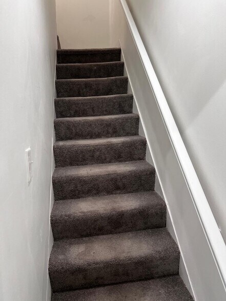 Private Staircase to Unit - 2448 Lakeview Ave
