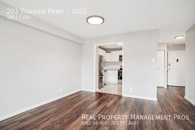 Building Photo - 203 Yoakum Pkwy