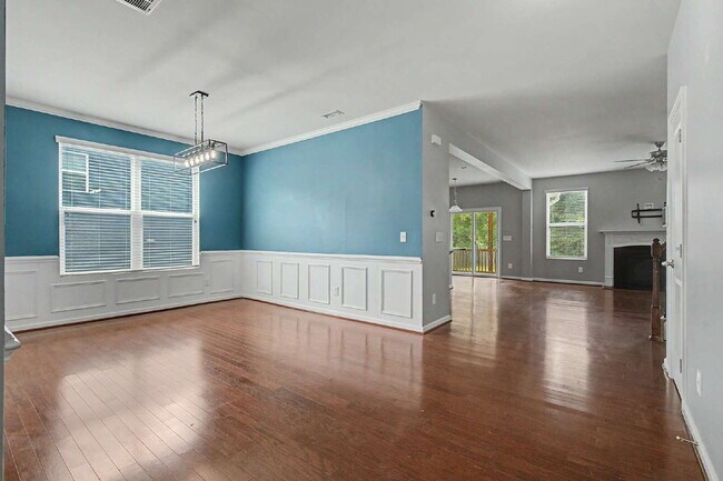 Building Photo - 5-Bedroom Home w/ Fenced-in BackYard in Knightdale