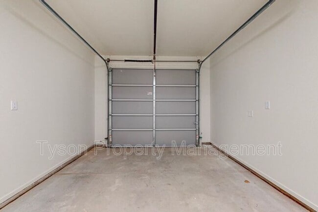 Building Photo - 4571 Villa Loma Ln NE