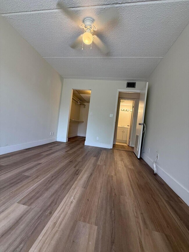 Building Photo - 2000 Springdale Blvd