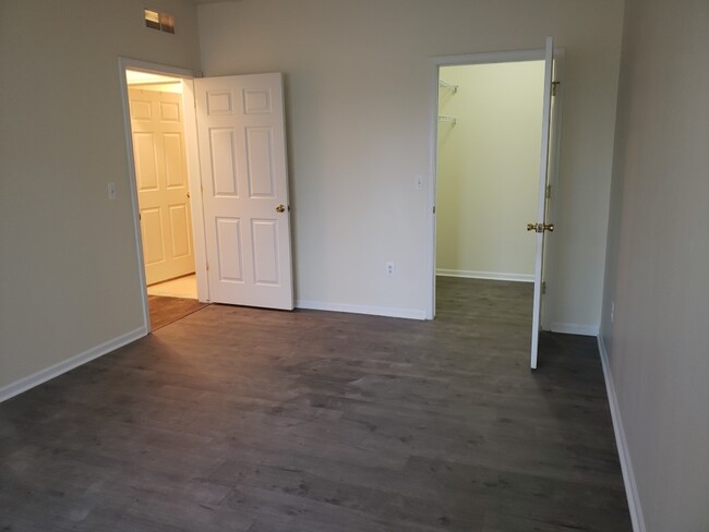 Building Photo - 15268 Yale Dr