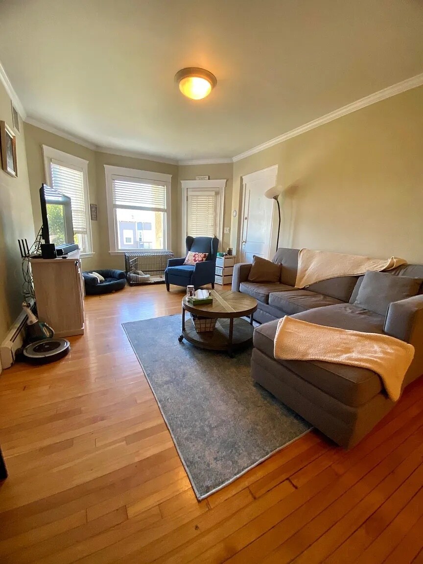 Building Photo - 33 Main St