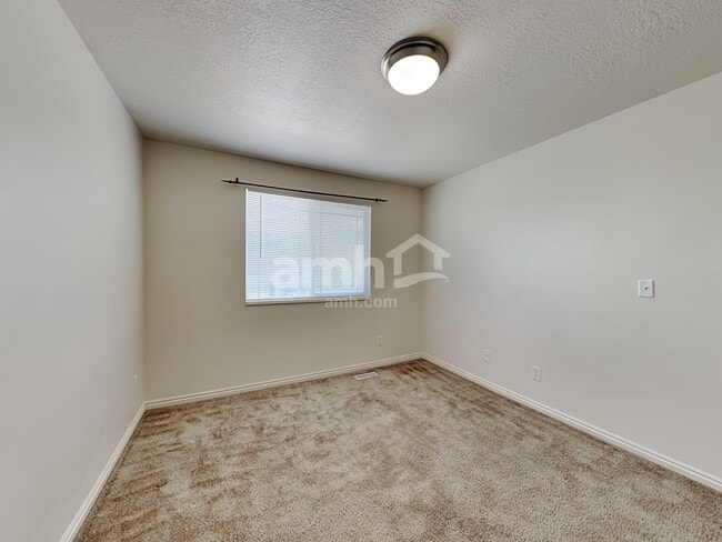 Building Photo - 261 Walton Dr