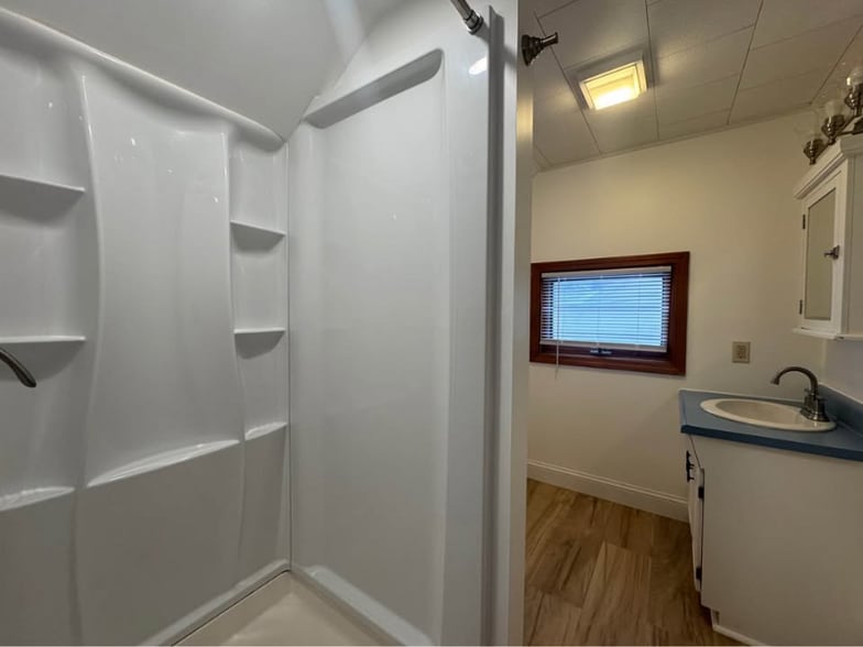 Building Photo - 73 High St