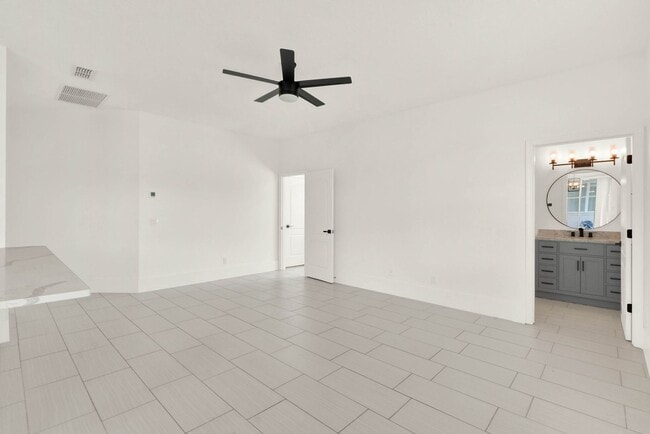 Building Photo - RENOVATED 5 BEDROOM FENCED IN, GOLF FRONTA...