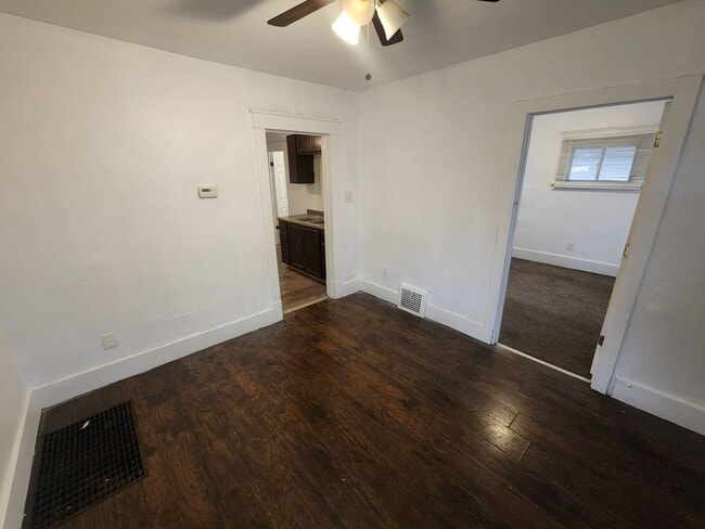 Building Photo - Charming 3-Bedroom Property in Prime Location