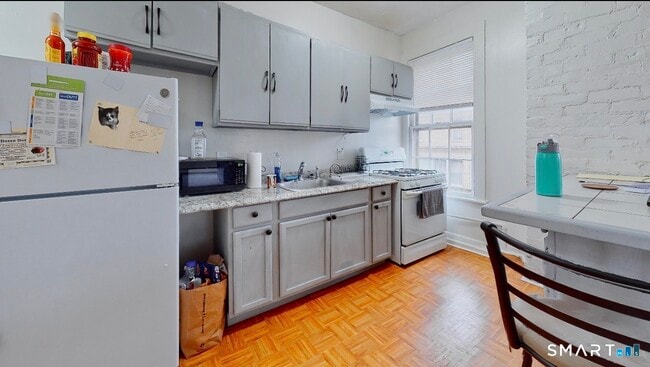 Building Photo - 666 Main St