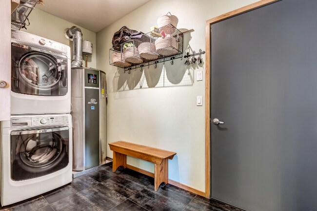 Building Photo - 19544 SW Century Dr