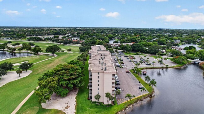 Building Photo - 250 Jacaranda Dr