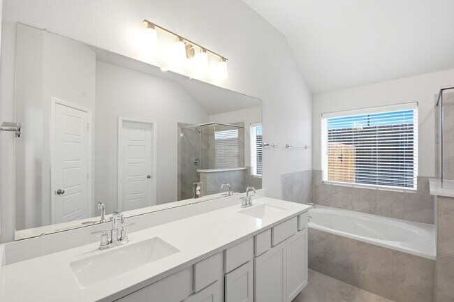 Building Photo - 2106 Villa Flora Ln