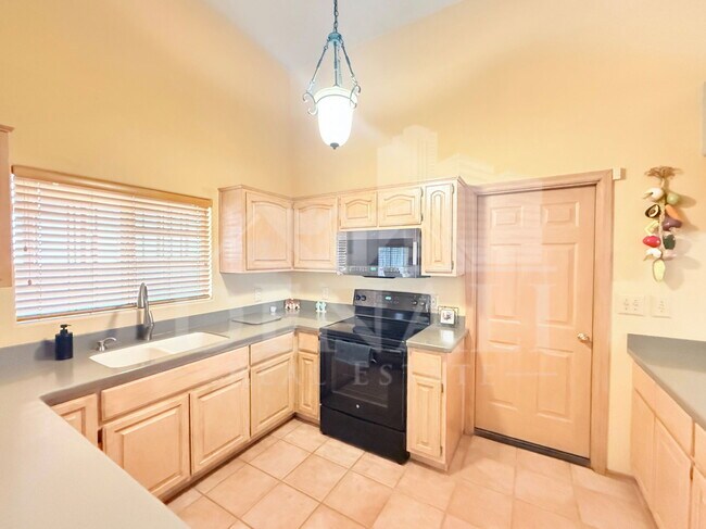 Building Photo - 1221 E Cholla St