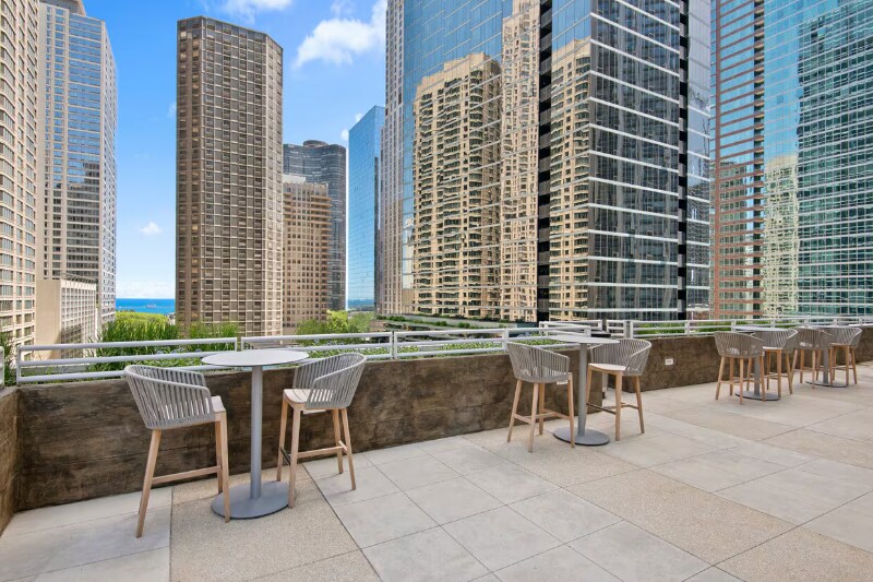 Building Photo - 580 N McClurg Ct