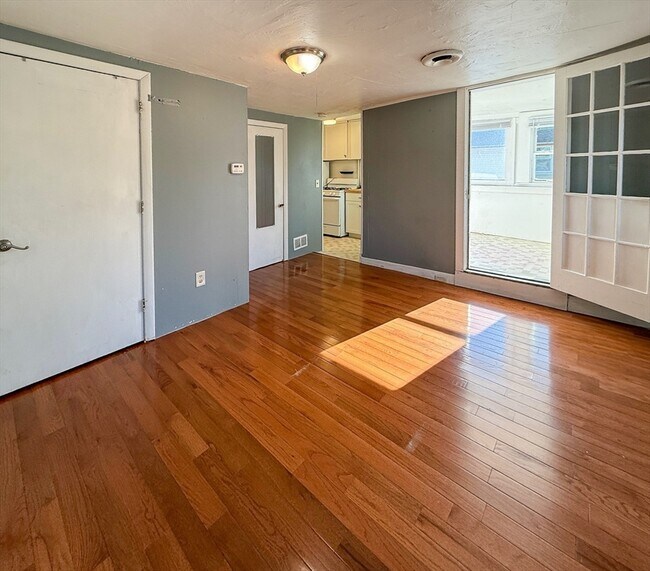 Building Photo - 258-260-260 Main St