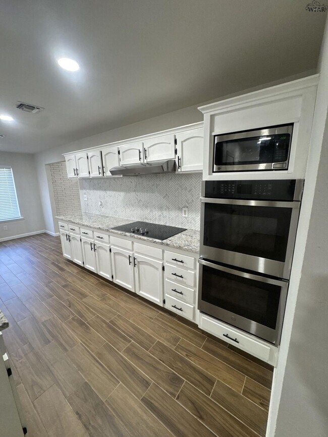 Building Photo - 1207 Danberry St